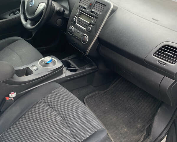 Білий Ніссан Ліф, об'ємом двигуна 0 л та пробігом 199 тис. км за 12500 $, фото 1 на Automoto.ua