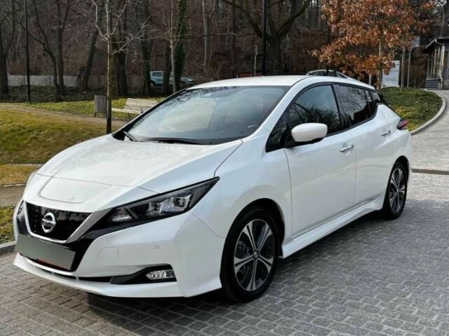 Белый Ниссан Лиф, объемом двигателя 0 л и пробегом 35 тыс. км за 12300 $, фото 1 на Automoto.ua