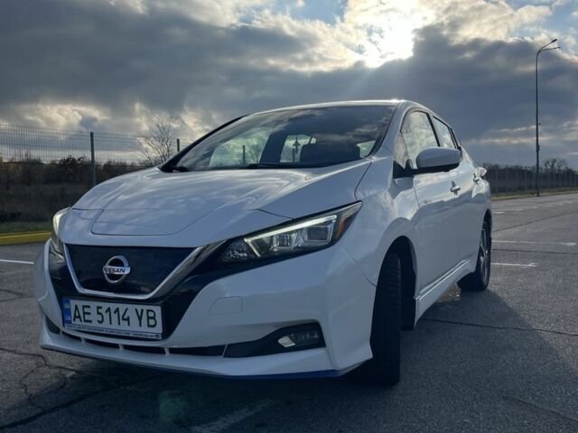 Белый Ниссан Лиф, объемом двигателя 0 л и пробегом 71 тыс. км за 16700 $, фото 1 на Automoto.ua