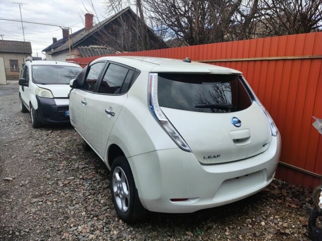 Білий Ніссан Ліф, об'ємом двигуна 0 л та пробігом 60 тис. км за 800 $, фото 1 на Automoto.ua