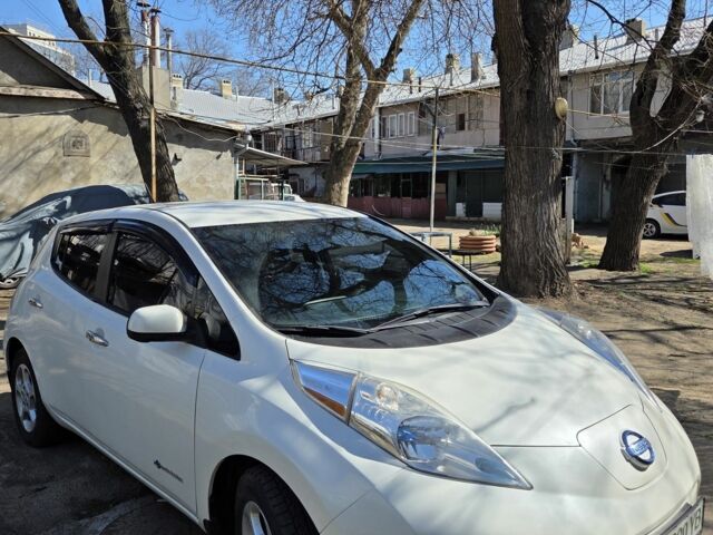 Белый Ниссан Лиф, объемом двигателя 0 л и пробегом 178 тыс. км за 6700 $, фото 1 на Automoto.ua