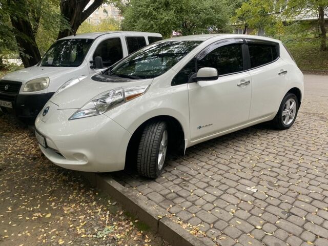 Белый Ниссан Лиф, объемом двигателя 0 л и пробегом 101 тыс. км за 7300 $, фото 1 на Automoto.ua