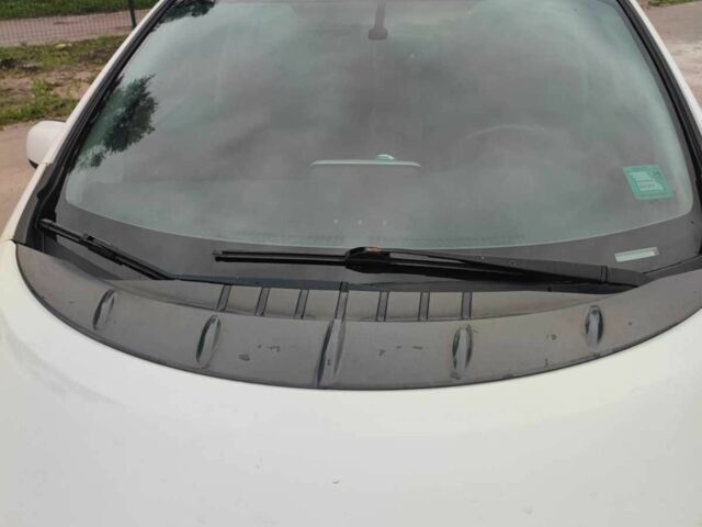 Белый Ниссан Лиф, объемом двигателя 0 л и пробегом 97 тыс. км за 6700 $, фото 1 на Automoto.ua