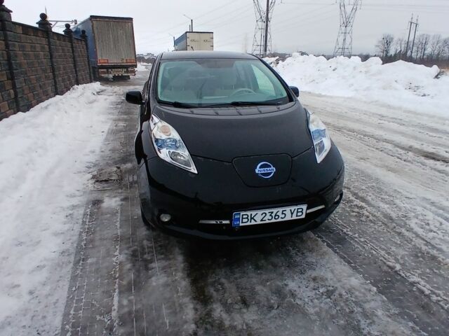 Черный Ниссан Лиф, объемом двигателя 0 л и пробегом 86 тыс. км за 4200 $, фото 1 на Automoto.ua