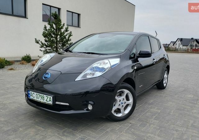 Черный Ниссан Лиф, объемом двигателя 0 л и пробегом 171 тыс. км за 4600 $, фото 1 на Automoto.ua