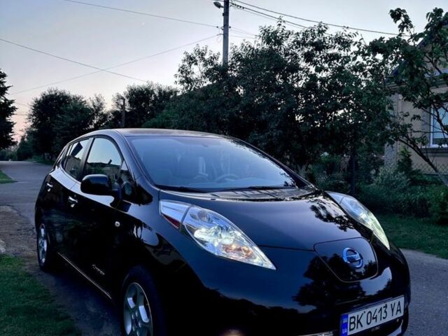 Черный Ниссан Лиф, объемом двигателя 0 л и пробегом 90 тыс. км за 5200 $, фото 1 на Automoto.ua