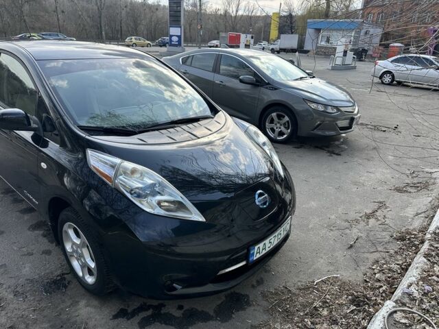 Черный Ниссан Лиф, объемом двигателя 0 л и пробегом 101 тыс. км за 5500 $, фото 1 на Automoto.ua