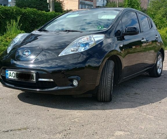 Черный Ниссан Лиф, объемом двигателя 0 л и пробегом 90 тыс. км за 5200 $, фото 1 на Automoto.ua