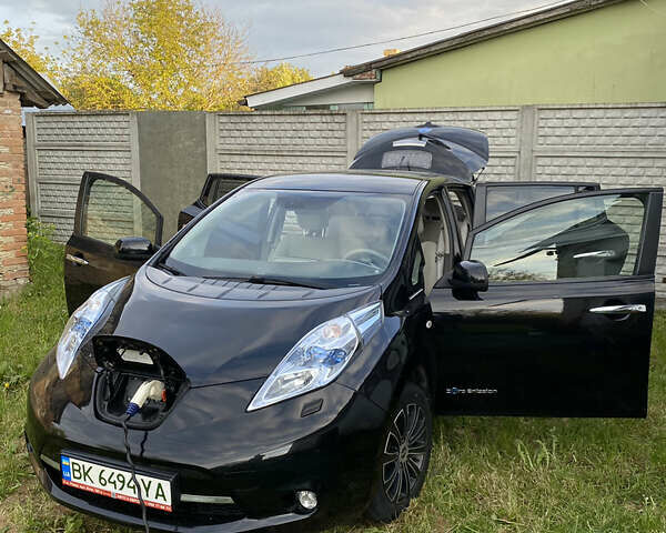 Черный Ниссан Лиф, объемом двигателя 0 л и пробегом 130 тыс. км за 5990 $, фото 1 на Automoto.ua