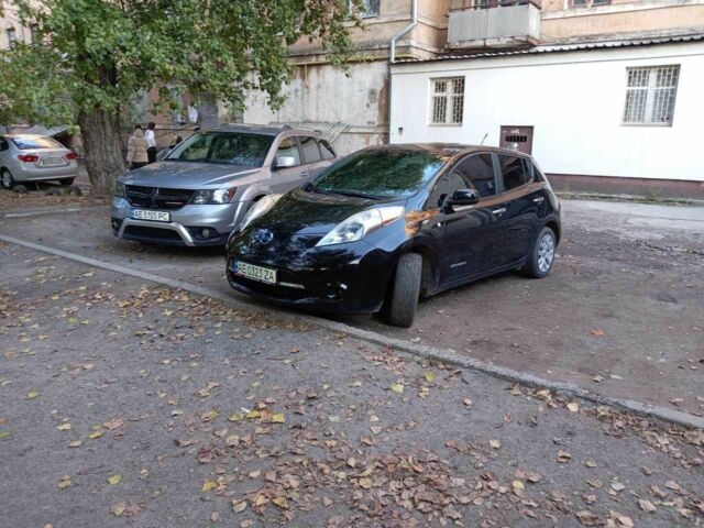 Черный Ниссан Лиф, объемом двигателя 0 л и пробегом 154 тыс. км за 8200 $, фото 1 на Automoto.ua