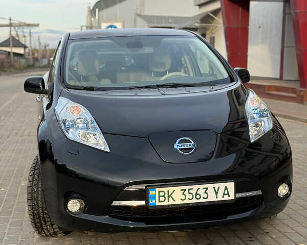 Черный Ниссан Лиф, объемом двигателя 0 л и пробегом 173 тыс. км за 4900 $, фото 1 на Automoto.ua