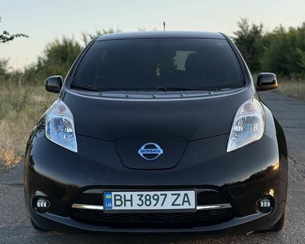 Черный Ниссан Лиф, объемом двигателя 0 л и пробегом 147 тыс. км за 5200 $, фото 1 на Automoto.ua