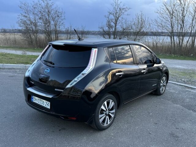 Черный Ниссан Лиф, объемом двигателя 0 л и пробегом 249 тыс. км за 6300 $, фото 1 на Automoto.ua