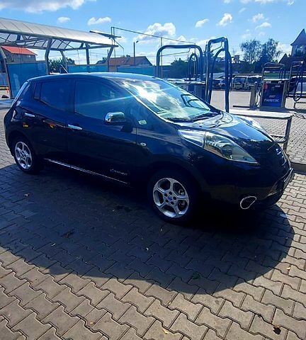 Чорний Ніссан Ліф, об'ємом двигуна 0 л та пробігом 137 тис. км за 7500 $, фото 1 на Automoto.ua