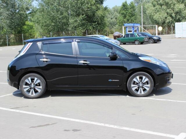 Черный Ниссан Лиф, объемом двигателя 0 л и пробегом 114 тыс. км за 6200 $, фото 1 на Automoto.ua