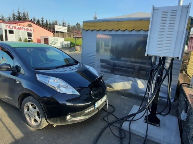 Черный Ниссан Лиф, объемом двигателя 0 л и пробегом 250 тыс. км за 4000 $, фото 1 на Automoto.ua