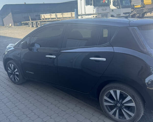 Черный Ниссан Лиф, объемом двигателя 0 л и пробегом 168 тыс. км за 7000 $, фото 1 на Automoto.ua