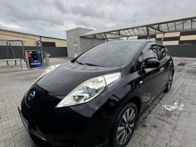 Чорний Ніссан Ліф, об'ємом двигуна 0 л та пробігом 95 тис. км за 7000 $, фото 1 на Automoto.ua