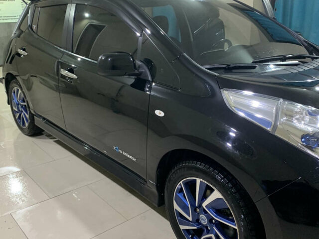 Чорний Ніссан Ліф, об'ємом двигуна 0 л та пробігом 103 тис. км за 7990 $, фото 1 на Automoto.ua