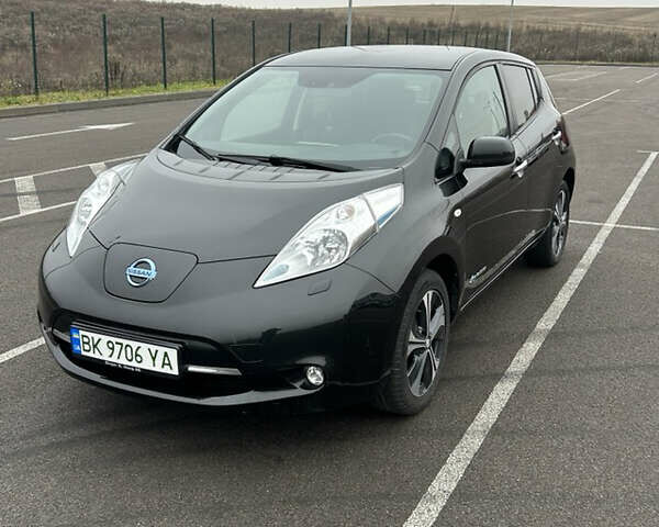 Черный Ниссан Лиф, объемом двигателя 0 л и пробегом 87 тыс. км за 6900 $, фото 1 на Automoto.ua