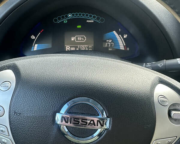 Черный Ниссан Лиф, объемом двигателя 0 л и пробегом 117 тыс. км за 8500 $, фото 1 на Automoto.ua