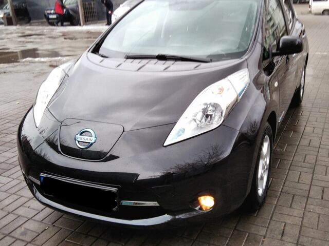 Черный Ниссан Лиф, объемом двигателя 0 л и пробегом 54 тыс. км за 10000 $, фото 1 на Automoto.ua