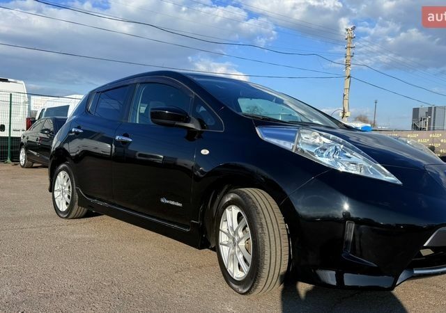Чорний Ніссан Ліф, об'ємом двигуна 0 л та пробігом 72 тис. км за 7050 $, фото 1 на Automoto.ua