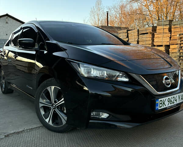 Черный Ниссан Лиф, объемом двигателя 0 л и пробегом 137 тыс. км за 11999 $, фото 1 на Automoto.ua