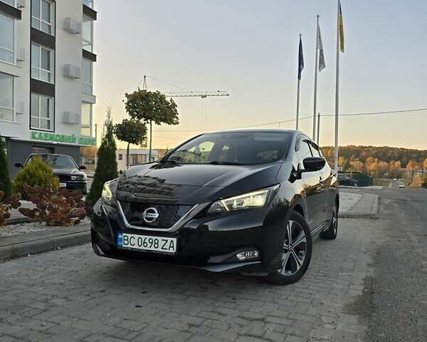 Черный Ниссан Лиф, объемом двигателя 0 л и пробегом 190 тыс. км за 12500 $, фото 1 на Automoto.ua