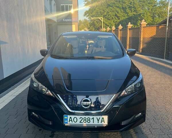 Черный Ниссан Лиф, объемом двигателя 0 л и пробегом 135 тыс. км за 11300 $, фото 1 на Automoto.ua