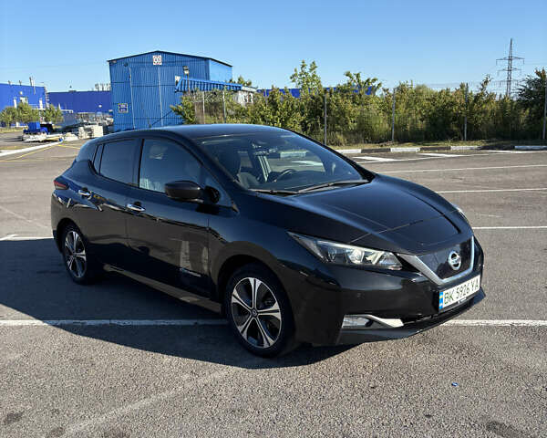 Черный Ниссан Лиф, объемом двигателя 0 л и пробегом 123 тыс. км за 12100 $, фото 1 на Automoto.ua