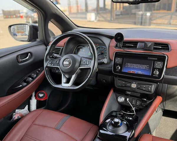 Черный Ниссан Лиф, объемом двигателя 0 л и пробегом 98 тыс. км за 12900 $, фото 1 на Automoto.ua