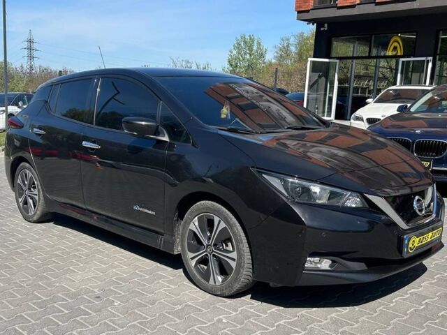 Черный Ниссан Лиф, объемом двигателя 40 л и пробегом 92 тыс. км за 15500 $, фото 1 на Automoto.ua