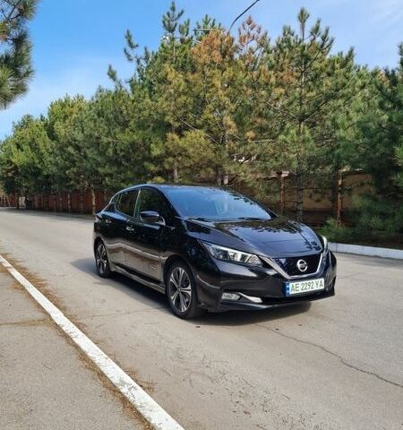 Черный Ниссан Лиф, объемом двигателя 0 л и пробегом 98 тыс. км за 12800 $, фото 1 на Automoto.ua