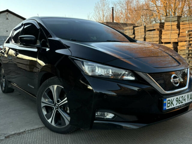 Чорний Ніссан Ліф, об'ємом двигуна 0 л та пробігом 137 тис. км за 11900 $, фото 1 на Automoto.ua