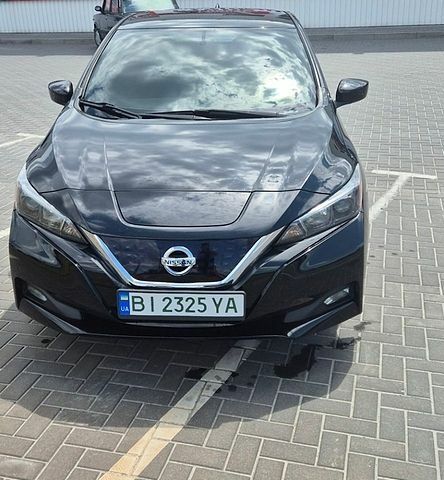 Чорний Ніссан Ліф, об'ємом двигуна 0 л та пробігом 94 тис. км за 12500 $, фото 1 на Automoto.ua