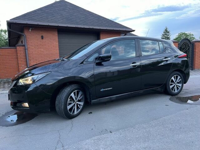 Черный Ниссан Лиф, объемом двигателя 0 л и пробегом 63 тыс. км за 12999 $, фото 1 на Automoto.ua