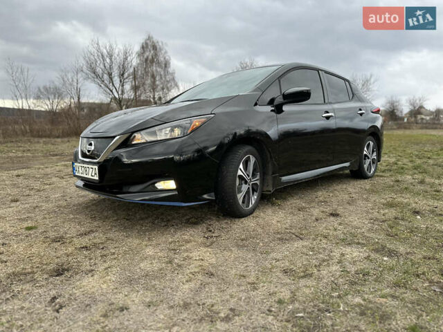 Черный Ниссан Лиф, объемом двигателя 0 л и пробегом 47 тыс. км за 16000 $, фото 1 на Automoto.ua