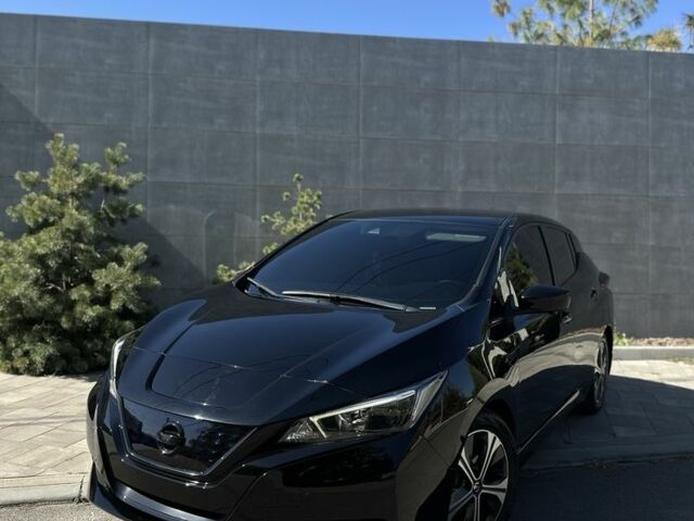 Черный Ниссан Лиф, объемом двигателя 0 л и пробегом 28 тыс. км за 15999 $, фото 1 на Automoto.ua