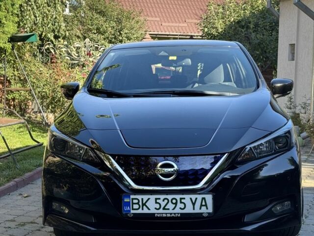 Черный Ниссан Лиф, объемом двигателя 0 л и пробегом 73 тыс. км за 16800 $, фото 1 на Automoto.ua