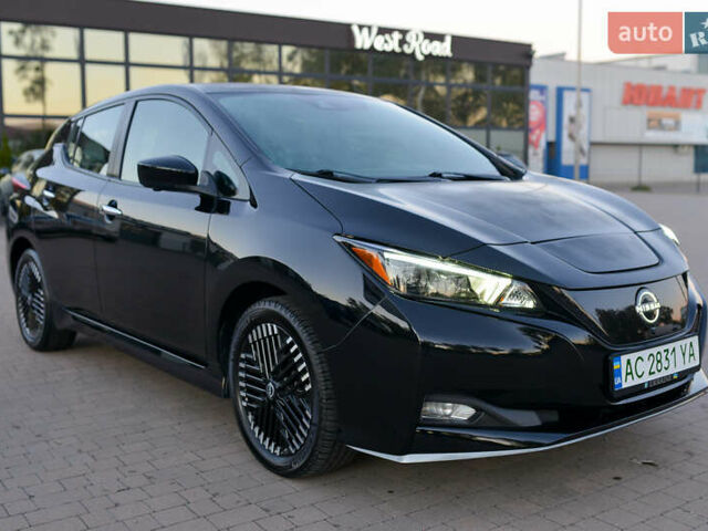 Черный Ниссан Лиф, объемом двигателя 0 л и пробегом 28 тыс. км за 21000 $, фото 1 на Automoto.ua