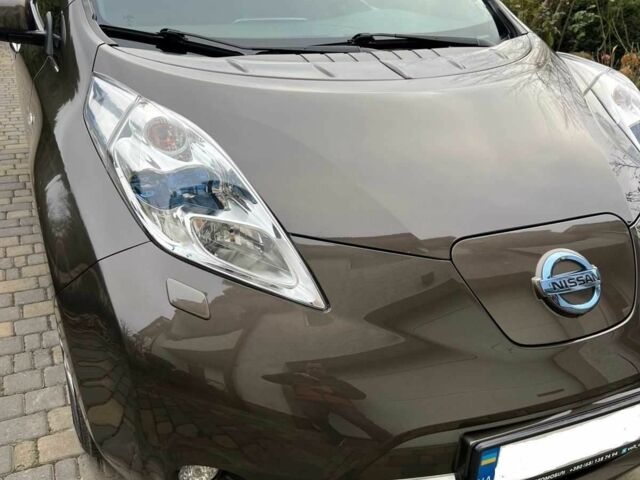 Коричневый Ниссан Лиф, объемом двигателя 0 л и пробегом 145 тыс. км за 6500 $, фото 1 на Automoto.ua