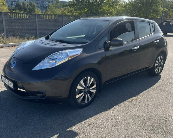 Коричневый Ниссан Лиф, объемом двигателя 0 л и пробегом 72 тыс. км за 9300 $, фото 1 на Automoto.ua