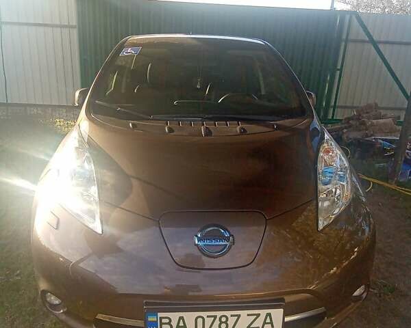 Коричневый Ниссан Лиф, объемом двигателя 0 л и пробегом 173 тыс. км за 7600 $, фото 1 на Automoto.ua