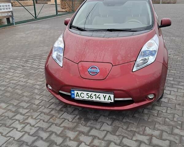 Красный Ниссан Лиф, объемом двигателя 0 л и пробегом 129 тыс. км за 4800 $, фото 1 на Automoto.ua