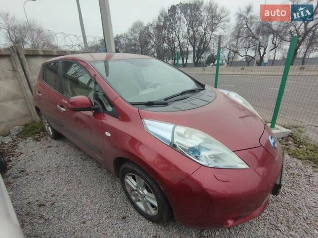 Красный Ниссан Лиф, объемом двигателя 0 л и пробегом 230 тыс. км за 4000 $, фото 1 на Automoto.ua