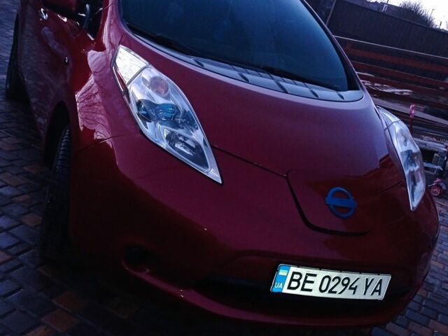 Красный Ниссан Лиф, объемом двигателя 0 л и пробегом 235 тыс. км за 5150 $, фото 1 на Automoto.ua