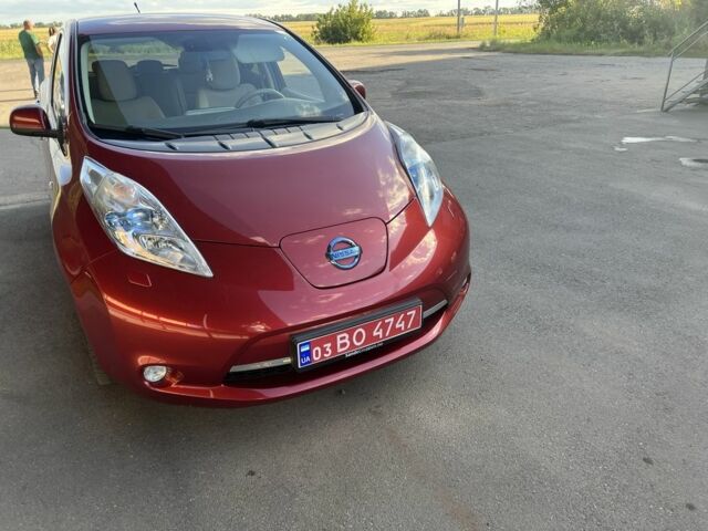 Красный Ниссан Лиф, объемом двигателя 2 л и пробегом 133 тыс. км за 4100 $, фото 1 на Automoto.ua