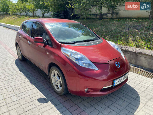 Красный Ниссан Лиф, объемом двигателя 0 л и пробегом 65 тыс. км за 5555 $, фото 1 на Automoto.ua