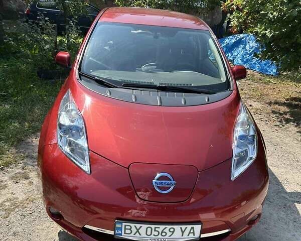 Красный Ниссан Лиф, объемом двигателя 0 л и пробегом 117 тыс. км за 5300 $, фото 1 на Automoto.ua